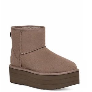 UGG®
Classic Mini Platform Boot